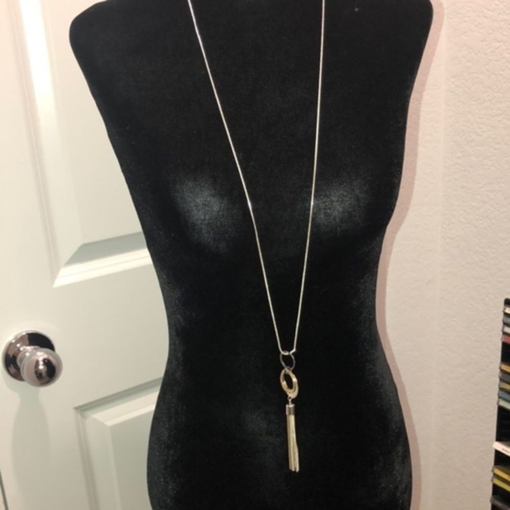 Nine West long necklace 20”silver tone with decorative diamonds pendant ring